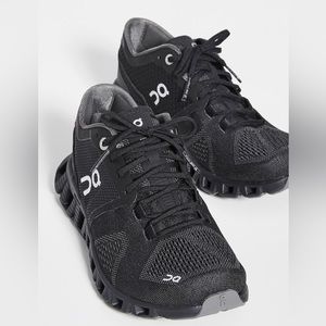 ON Cloud X black sneakers in size 8.5